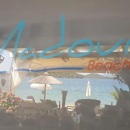Madouri ακτή *